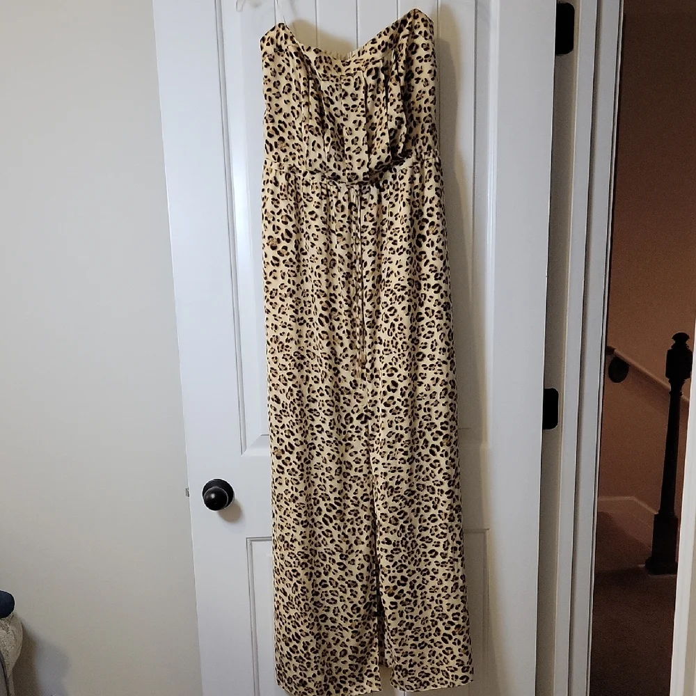Chic Strapless Leopard Dress - Picture 1 of 4